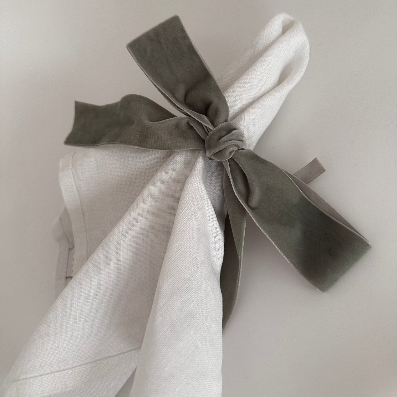 Velvet Napkin Bows (Set of 2)
